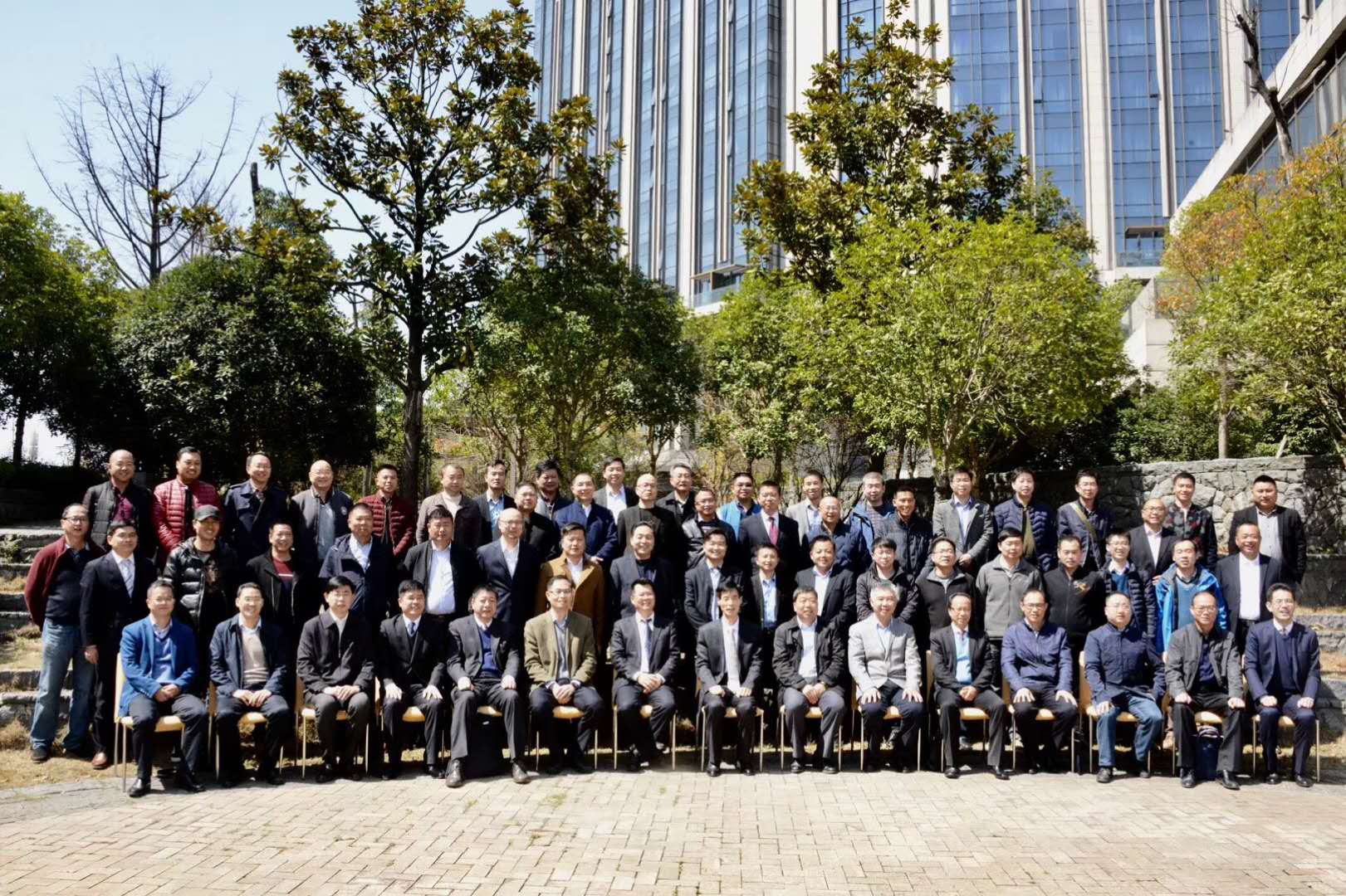 德赢VWIN股份出席铁路工程高品质机制砂制造技术交流大会并发表主题演讲