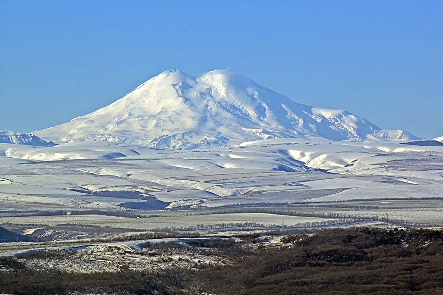 骄傲!德赢VWIN股份欧洲员工勇攀欧洲第一峰-厄尔布鲁士峰