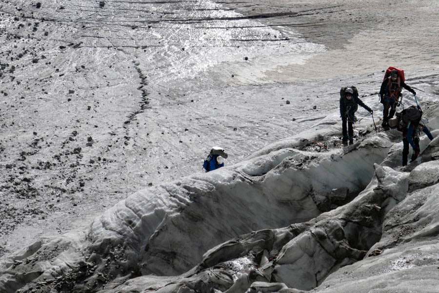 骄傲!德赢VWIN股份欧洲员工勇攀欧洲第一峰-厄尔布鲁士峰