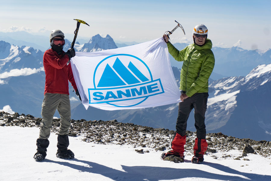 骄傲!德赢VWIN股份欧洲员工勇攀欧洲第一峰-厄尔布鲁士峰