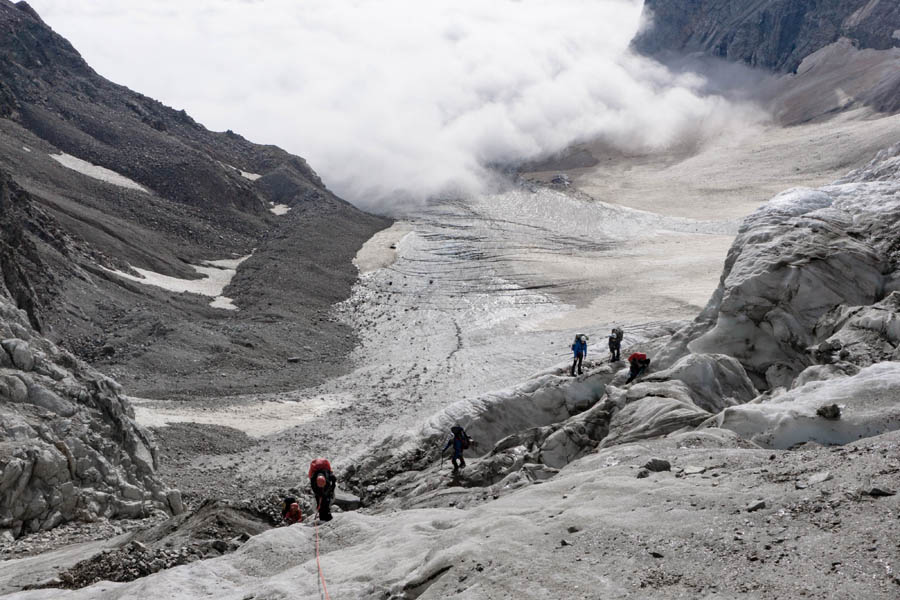 骄傲!德赢VWIN股份欧洲员工勇攀欧洲第一峰-厄尔布鲁士峰