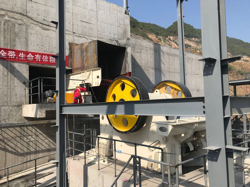 战胜疫情|华新水泥(长阳)时产2000吨骨料生产EPCO项目紧张施工中