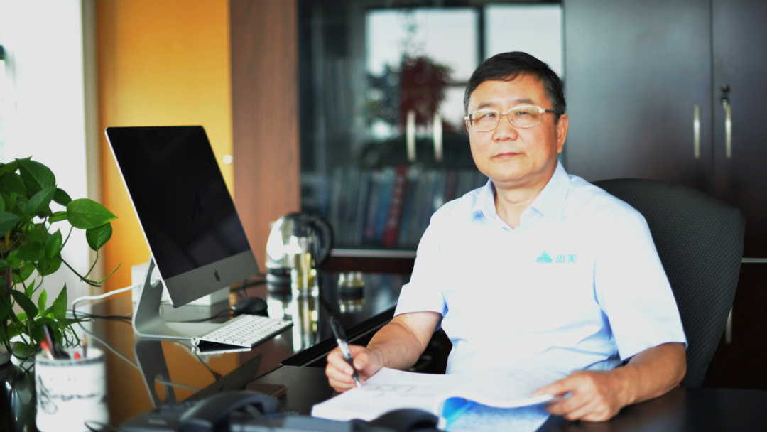 杨安民从业卅五周年系列报道--“三十五年磨一剑,山更美,业更精”专访