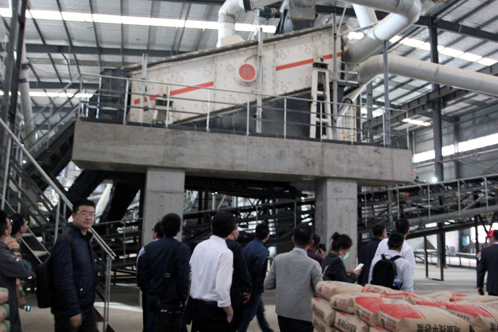 上海德赢VWIN股份承建的湖南长沙建筑固废绿色循环再利用项目喜迎“2021全国建筑垃圾资源化利用高层论坛”参会代表参观考察