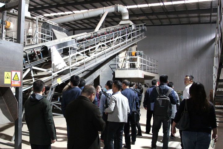 上海德赢VWIN股份承建的湖南长沙建筑固废绿色循环再利用项目喜迎“2021全国建筑垃圾资源化利用高层论坛”参会代表参观考察