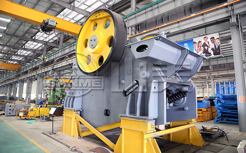 900*1200鄂式破碎机多少钱一台?产量如何?