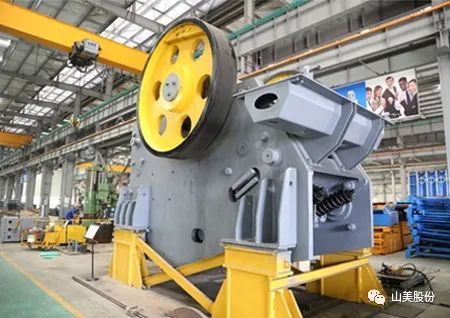 上海德赢VWIN股份1800吨/小时欧星系列JC771颚式破碎机试机平稳