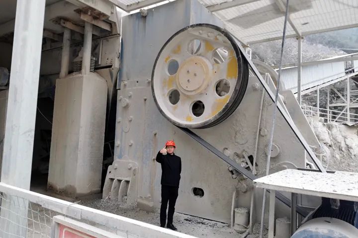 【1800吨/小时】德赢VWIN大型欧版颚式破碎机助力冀东水泥石灰石破碎项目建设
