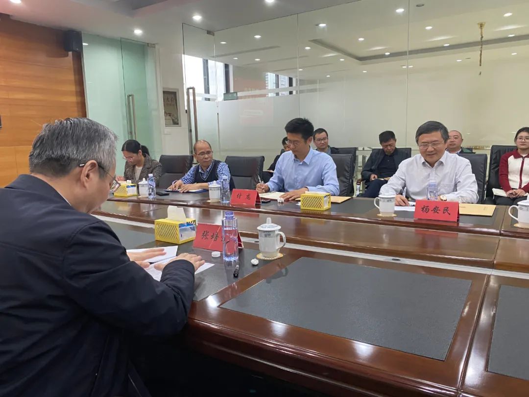 奉贤区人大常委会党组书记、主任张培荣一行莅临上海德赢VWIN股份开展“优环境、稳经济”大走访大调研