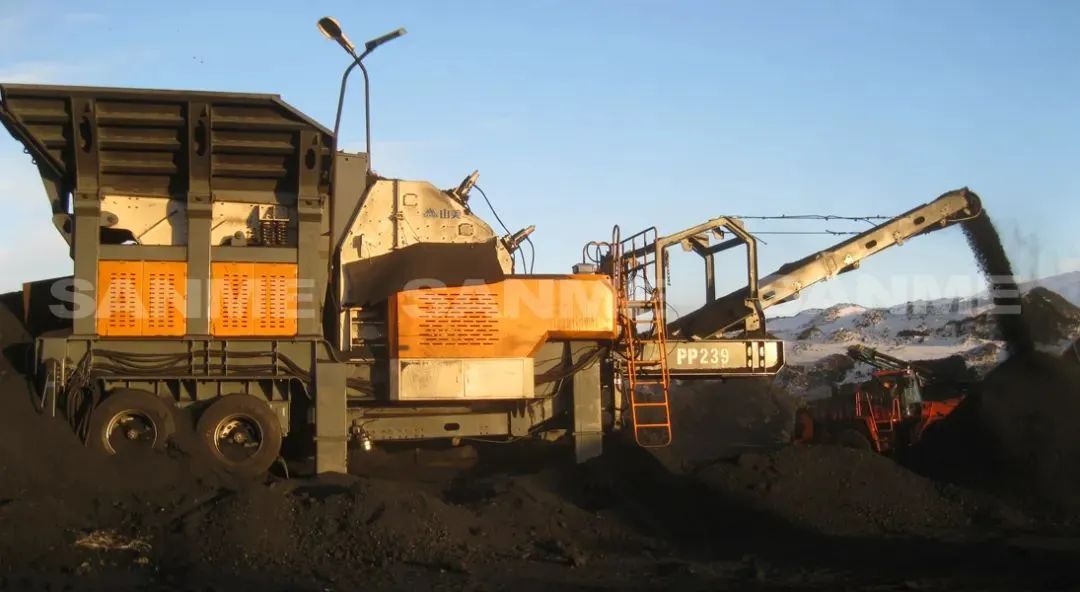 时产值近600万!德赢VWIN移动式破碎筛分一体站助力江苏高碳铬铁矿破碎项目建设