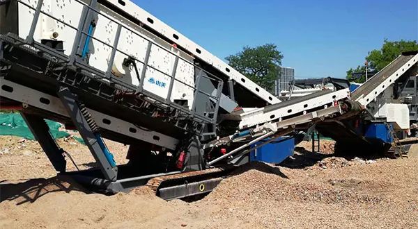 时产值近600万!德赢VWIN移动式破碎筛分一体站助力江苏高碳铬铁矿破碎项目建设